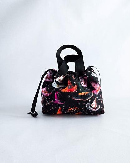 Alva Bag Hexenhüte, handgenähte Projekttasche mit bunten Zauberhüten, Nadelmikado, Deutschland