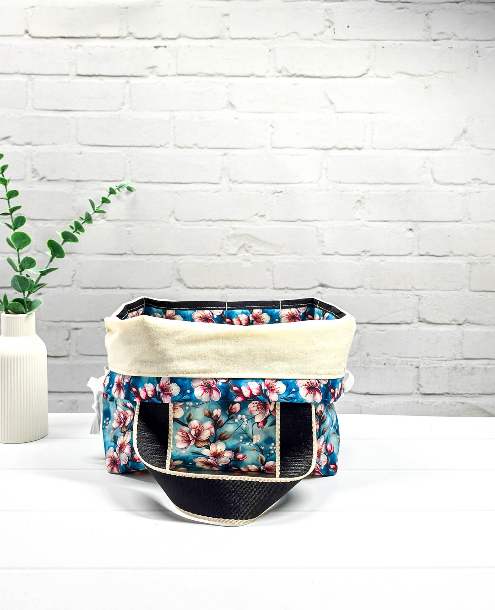 Projekttasche Alva M blau rosa floral handgenäht Bayern von Nadelmikado