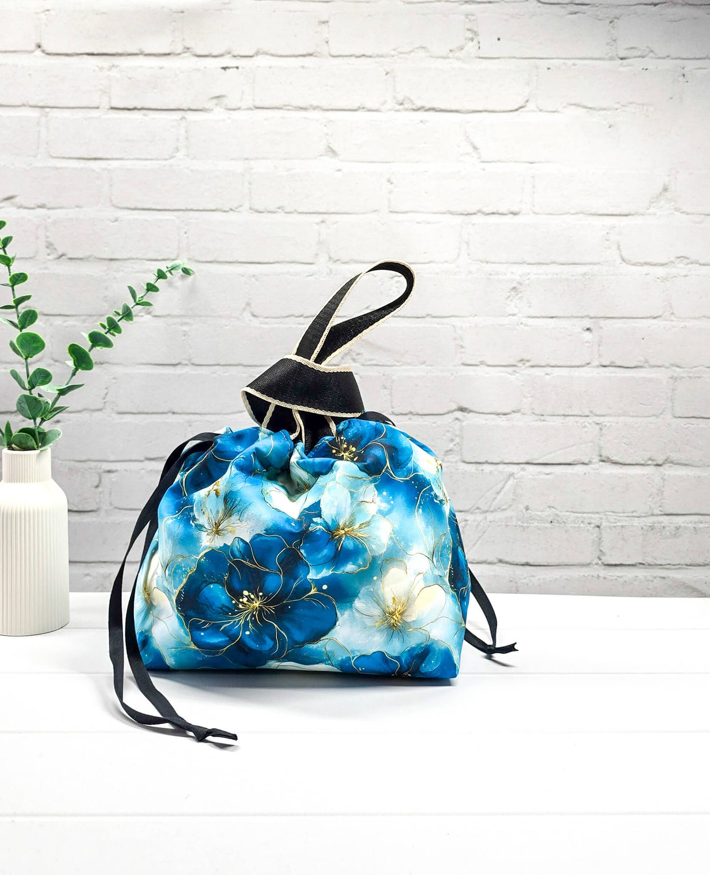 Projekttasche Alva M blau floral handgenäht Bayern von Nadelmikado