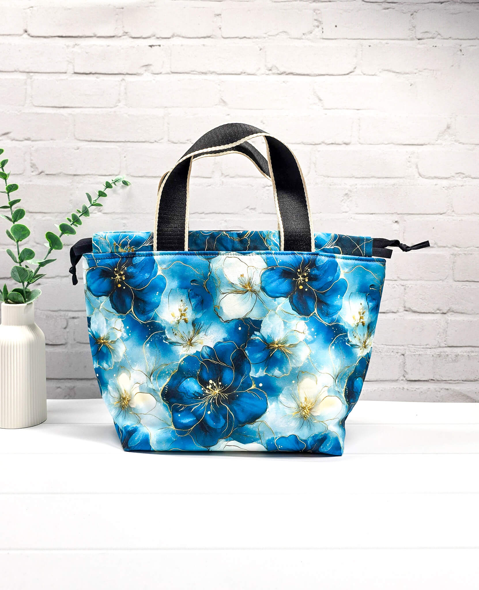 Projekttasche Alva M blau floral handgenäht Bayern von Nadelmikado