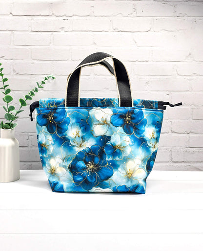 Projekttasche Alva M blau floral handgenäht Bayern von Nadelmikado