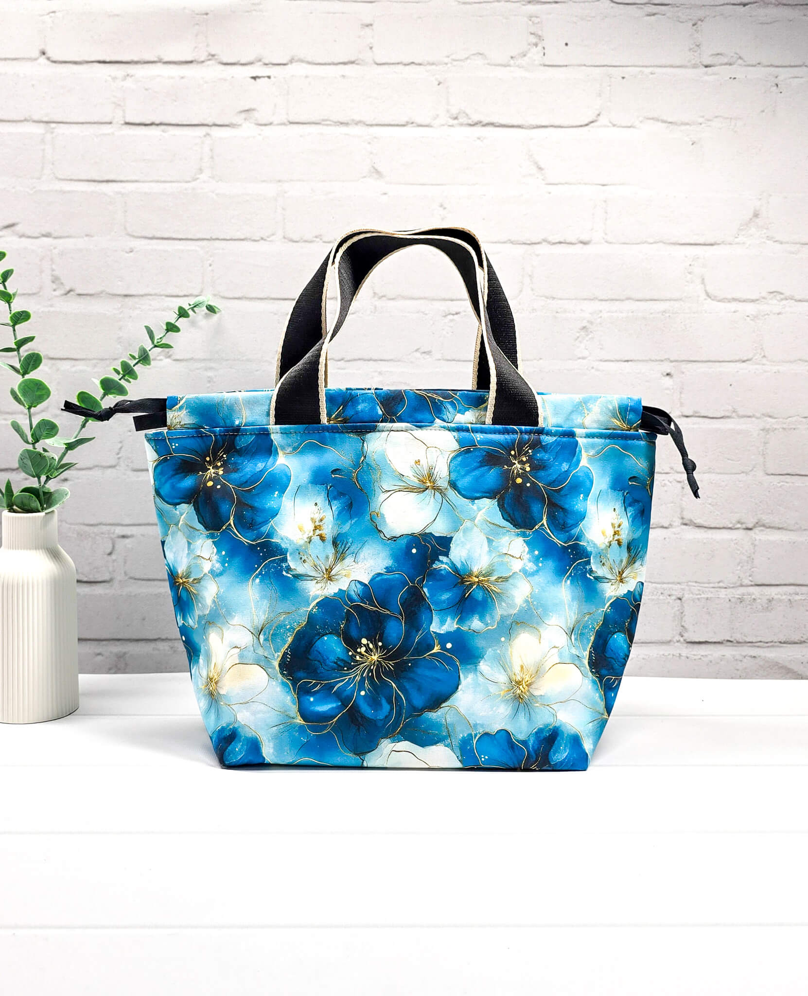 Projekttasche Alva M blau floral handgenäht Bayern von Nadelmikado