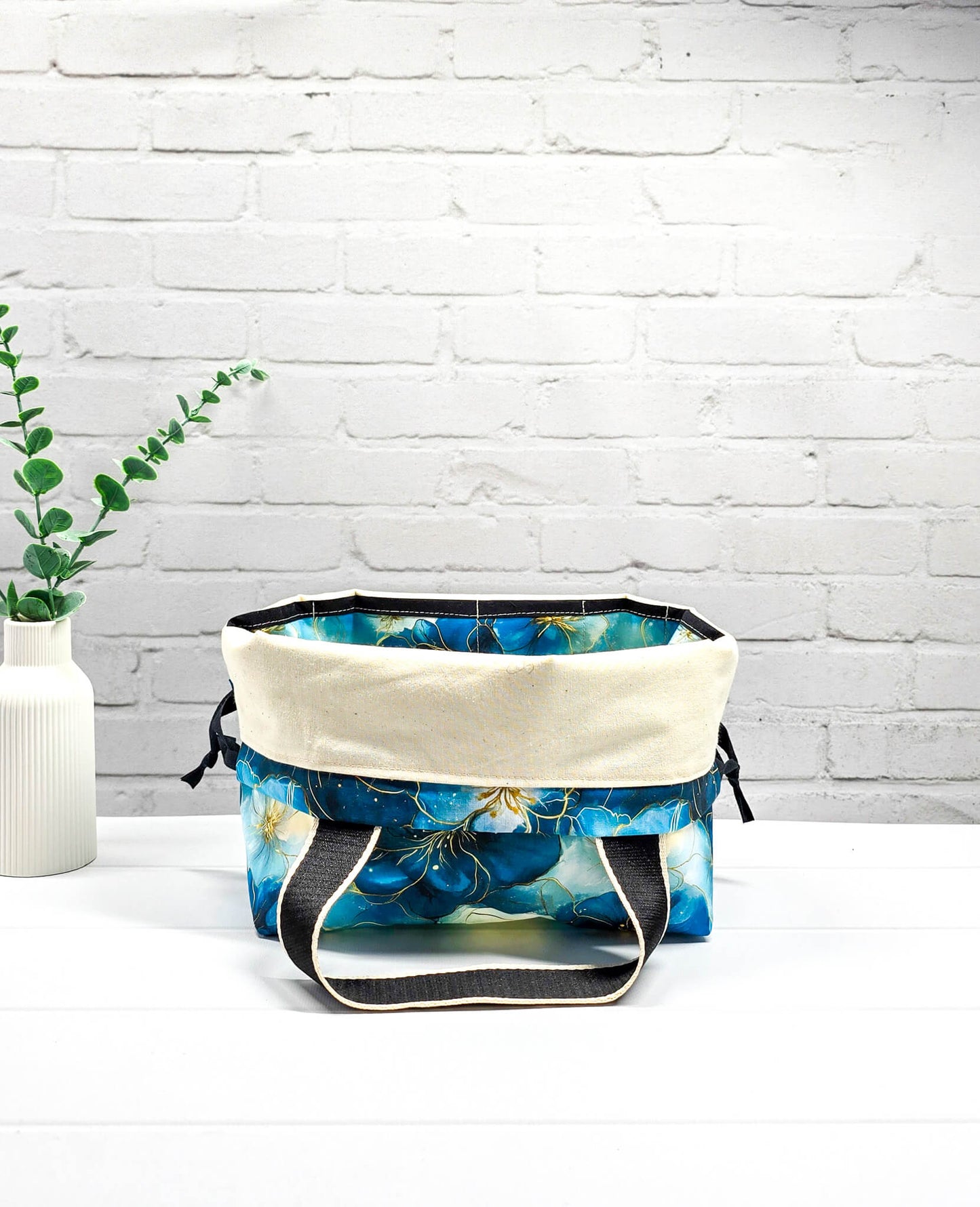 Projekttasche Alva M blau floral handgenäht Bayern von Nadelmikado