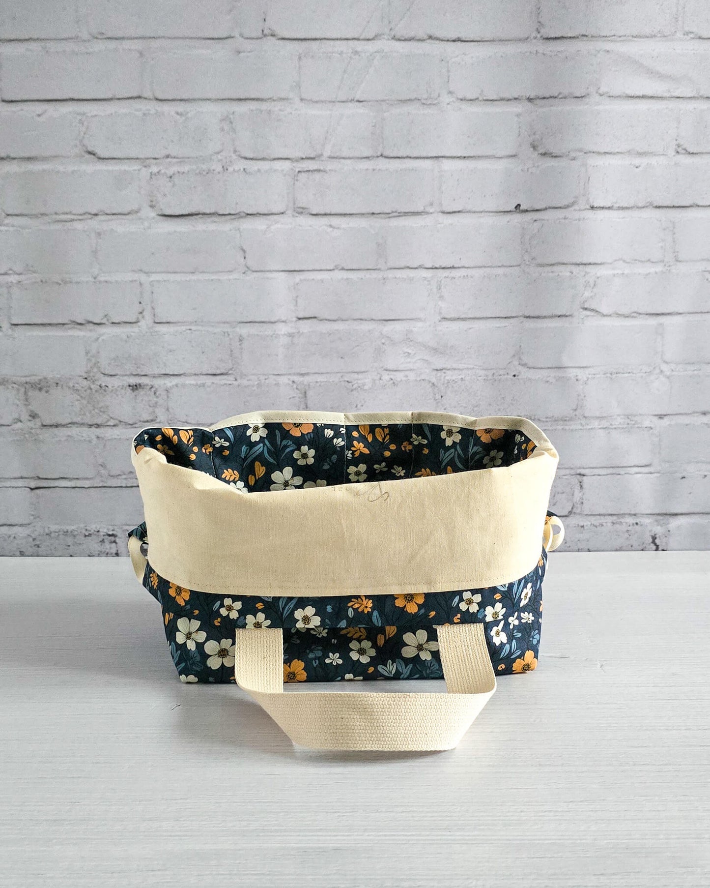 Projekttasche Alva M Blue Meadow handgenäht in Bayern von Nadelmikado