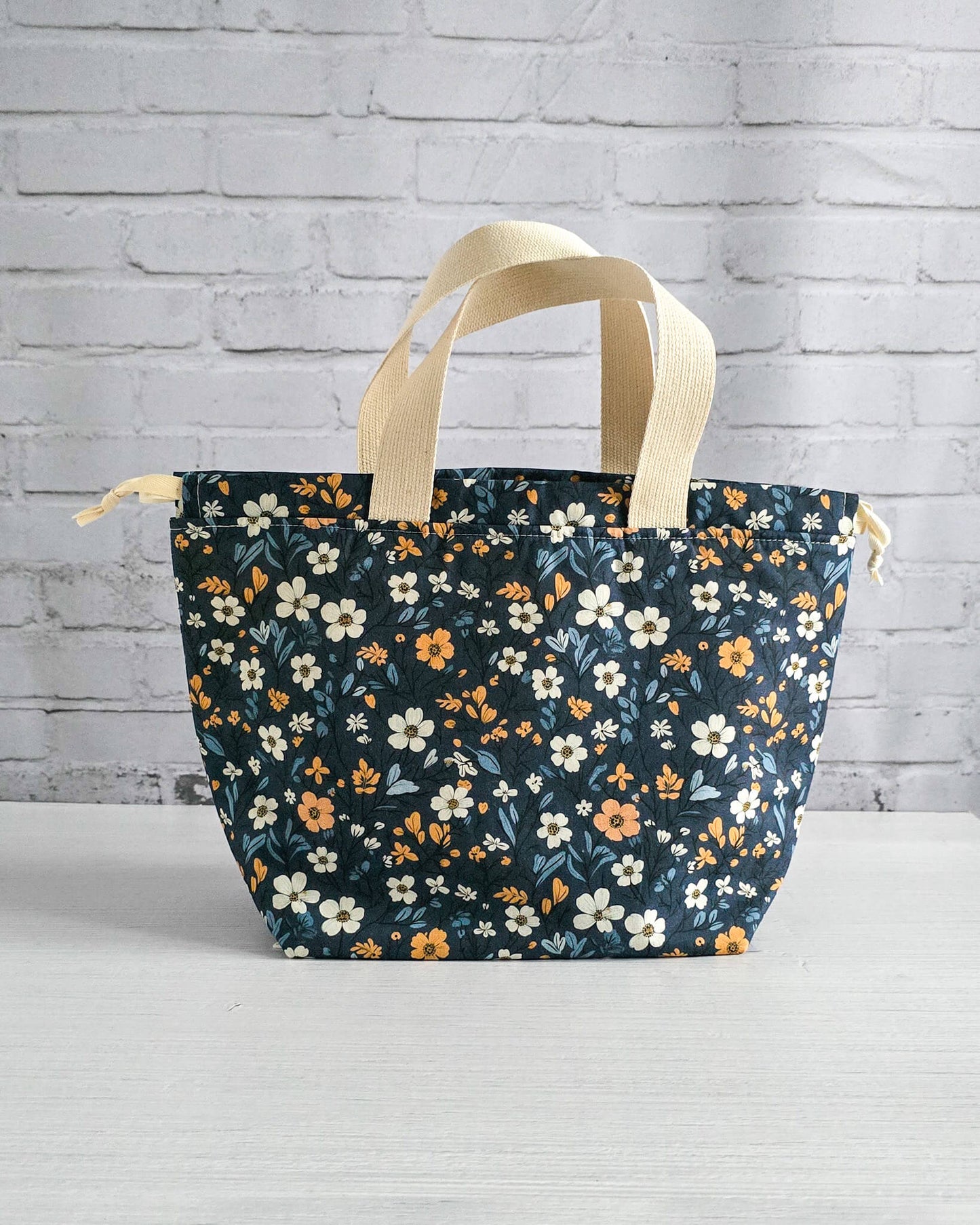 Projekttasche Alva M Blue Meadow handgenäht in Bayern von Nadelmikado