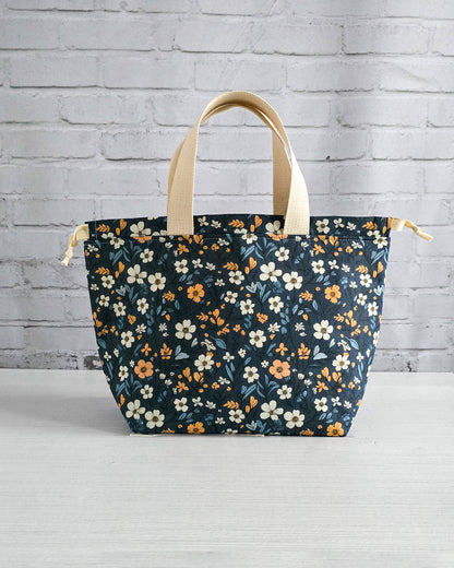 Projekttasche Alva M Blue Meadow handgenäht in Bayern von Nadelmikado