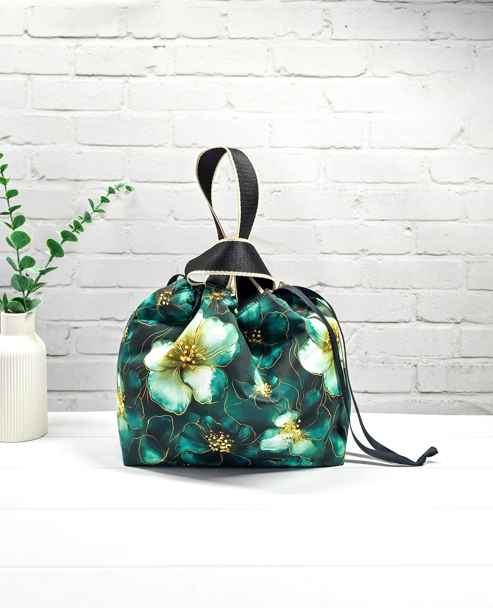 Projekttasche Alva M grün floral handgenäht Bayern von Nadelmikado