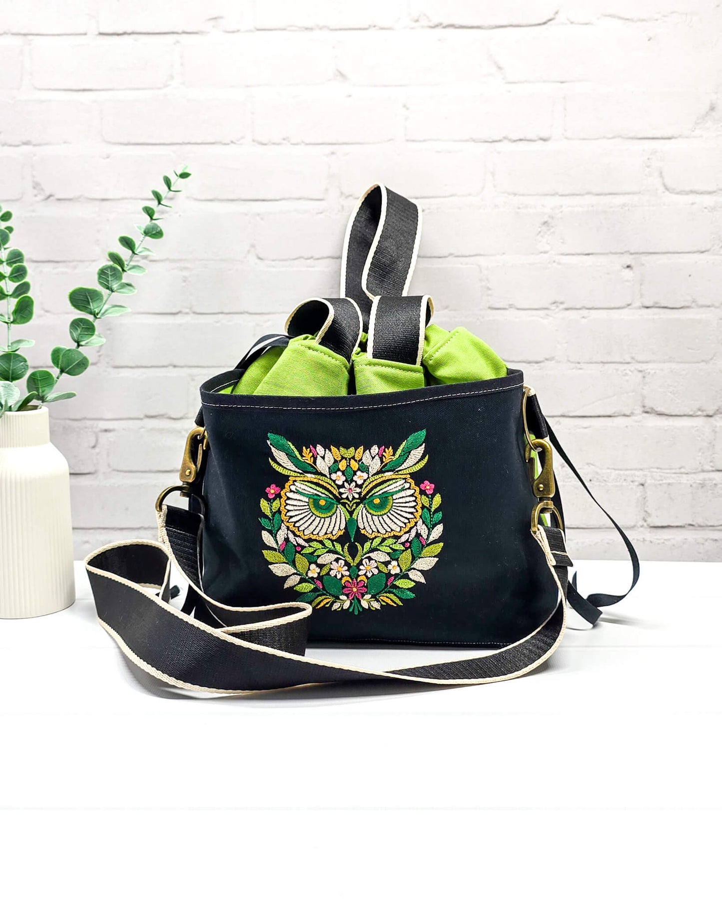 Projekttasche Alva M mit Eulenmotiv, handgenäht in Bayern von Nadelmikado