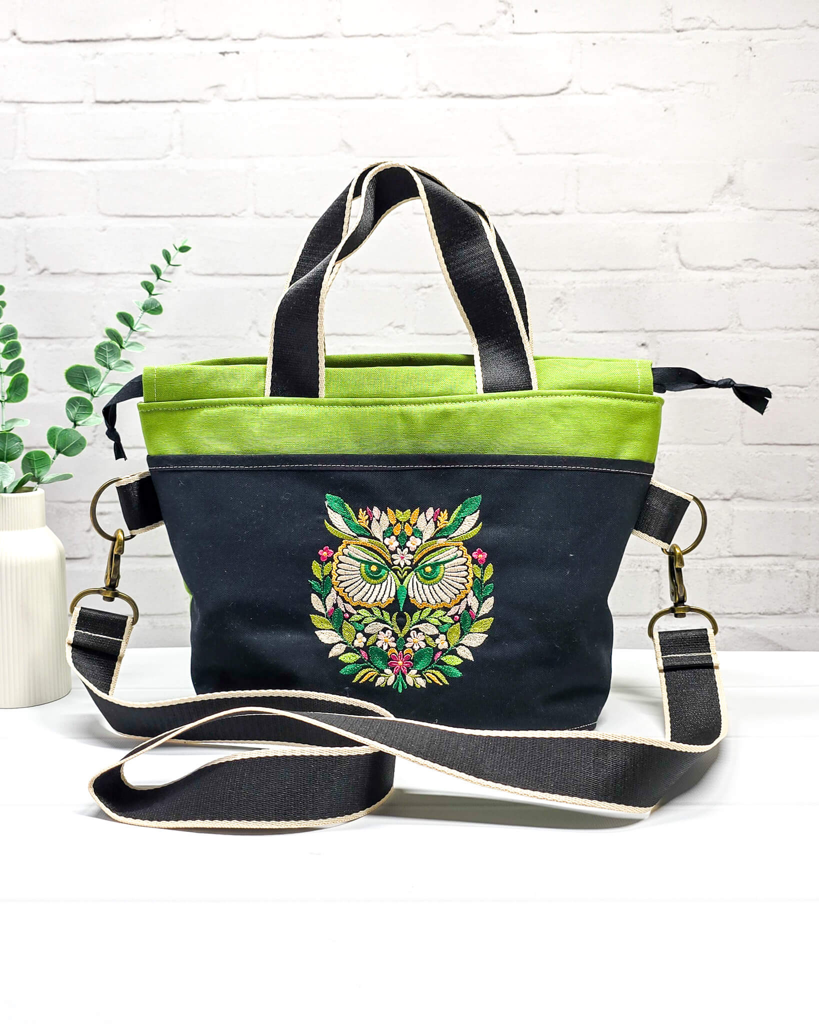 Projekttasche Alva M mit Eulenmotiv, handgenäht in Bayern von Nadelmikado