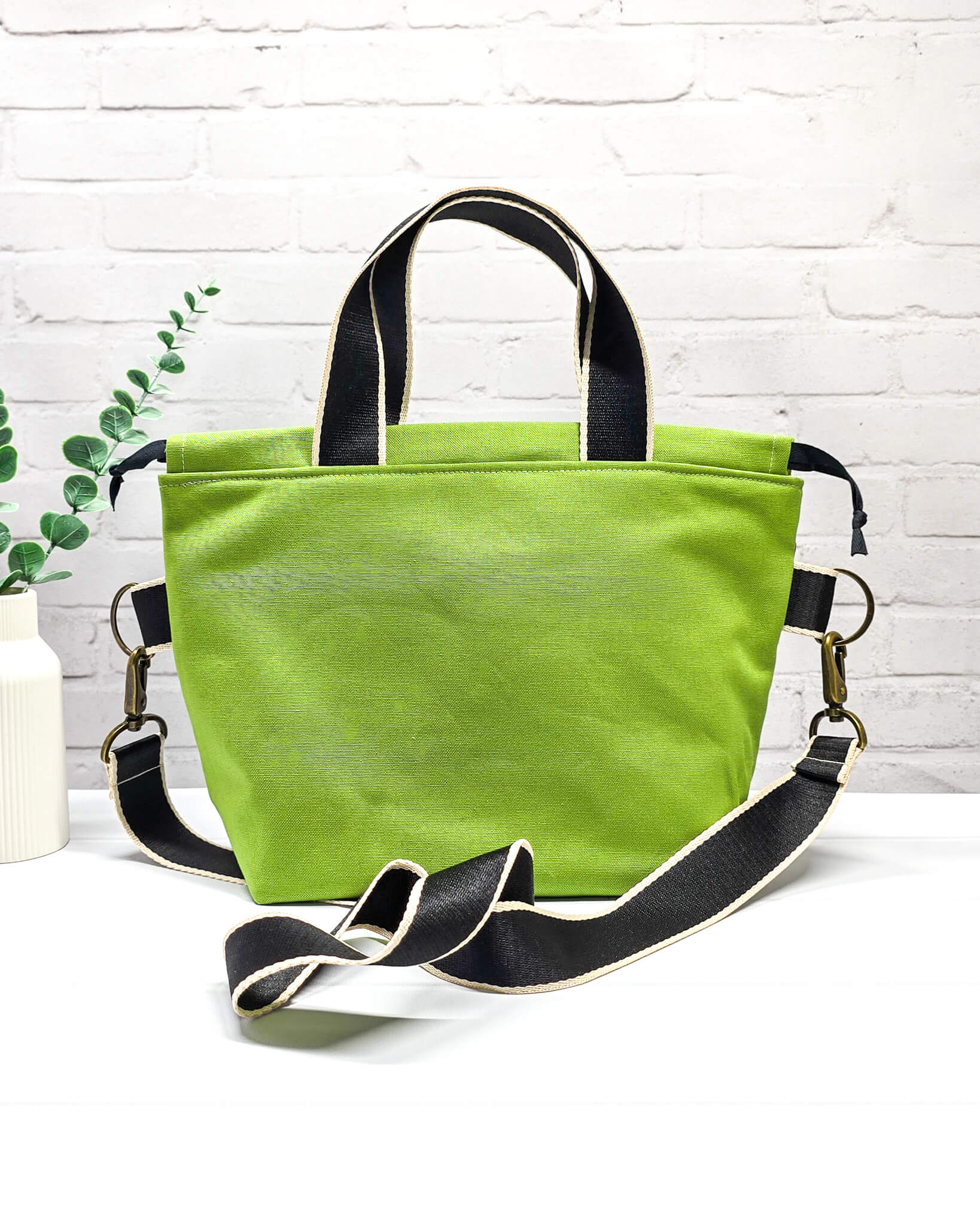 Projekttasche Alva M mit Eulenmotiv, handgenäht in Bayern von Nadelmikado