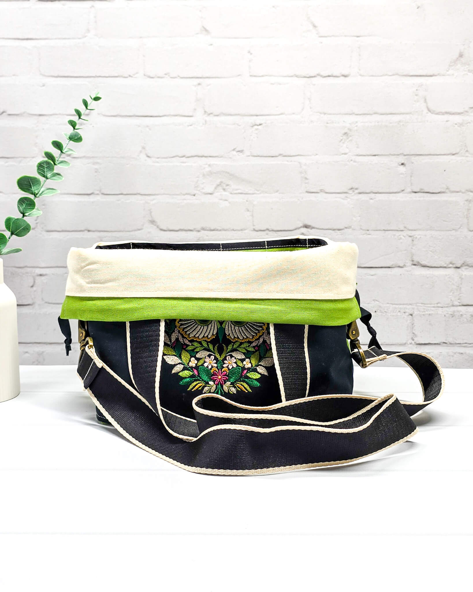 Projekttasche Alva M mit Eulenmotiv, handgenäht in Bayern von Nadelmikado