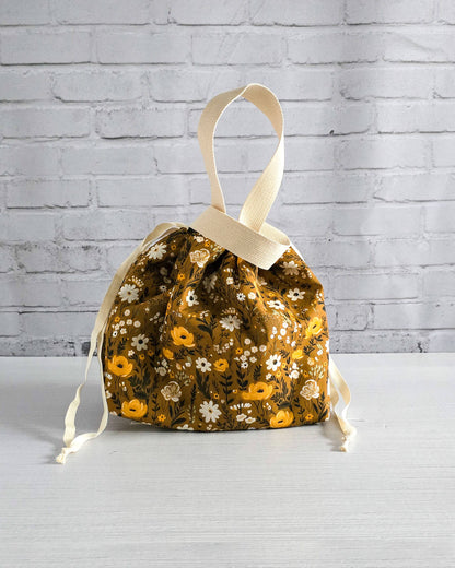 Projekttasche Alva M Golden Meadow handgenäht in Bayern von Nadelmikado