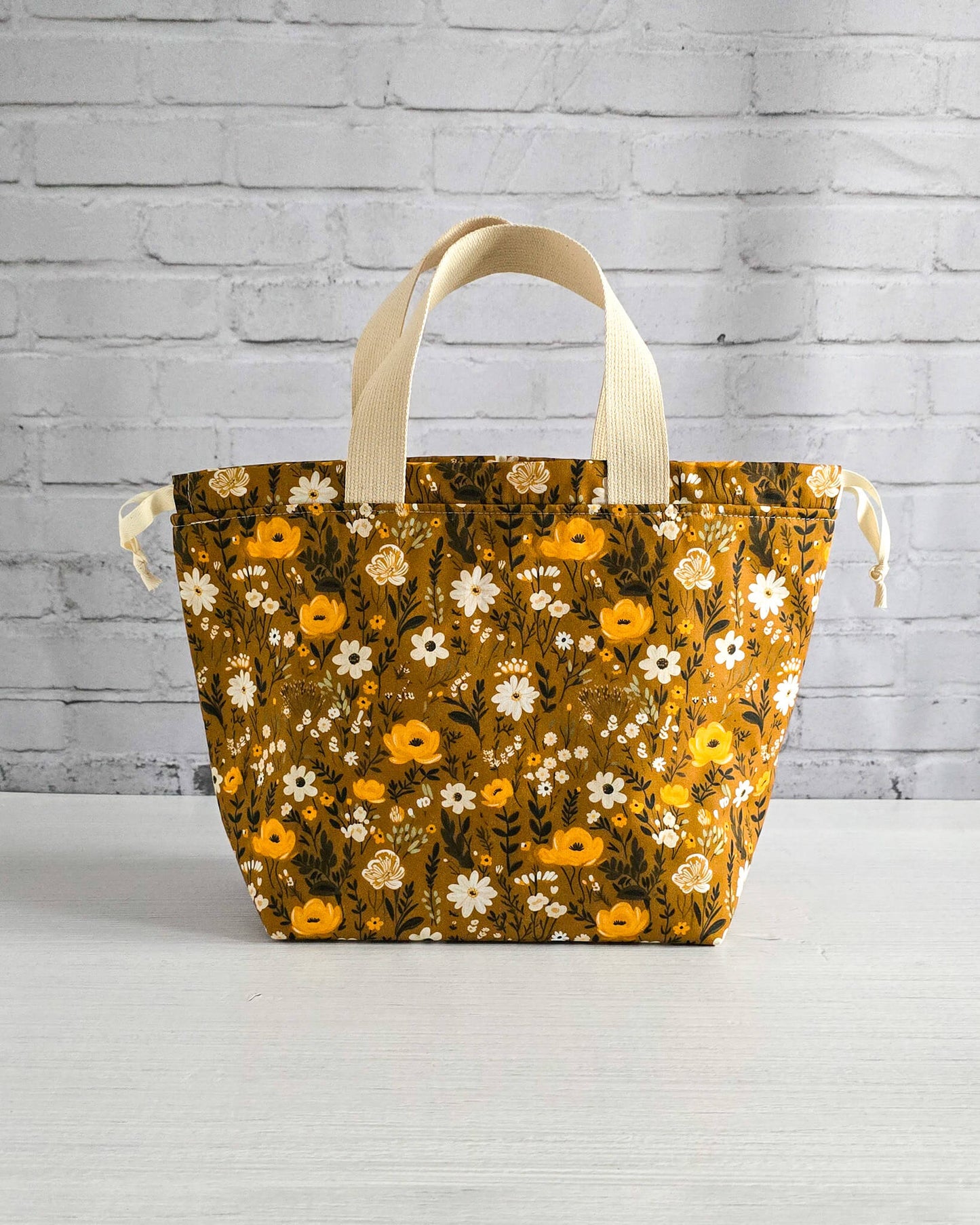 Projekttasche Alva M Golden Meadow handgenäht in Bayern von Nadelmikado