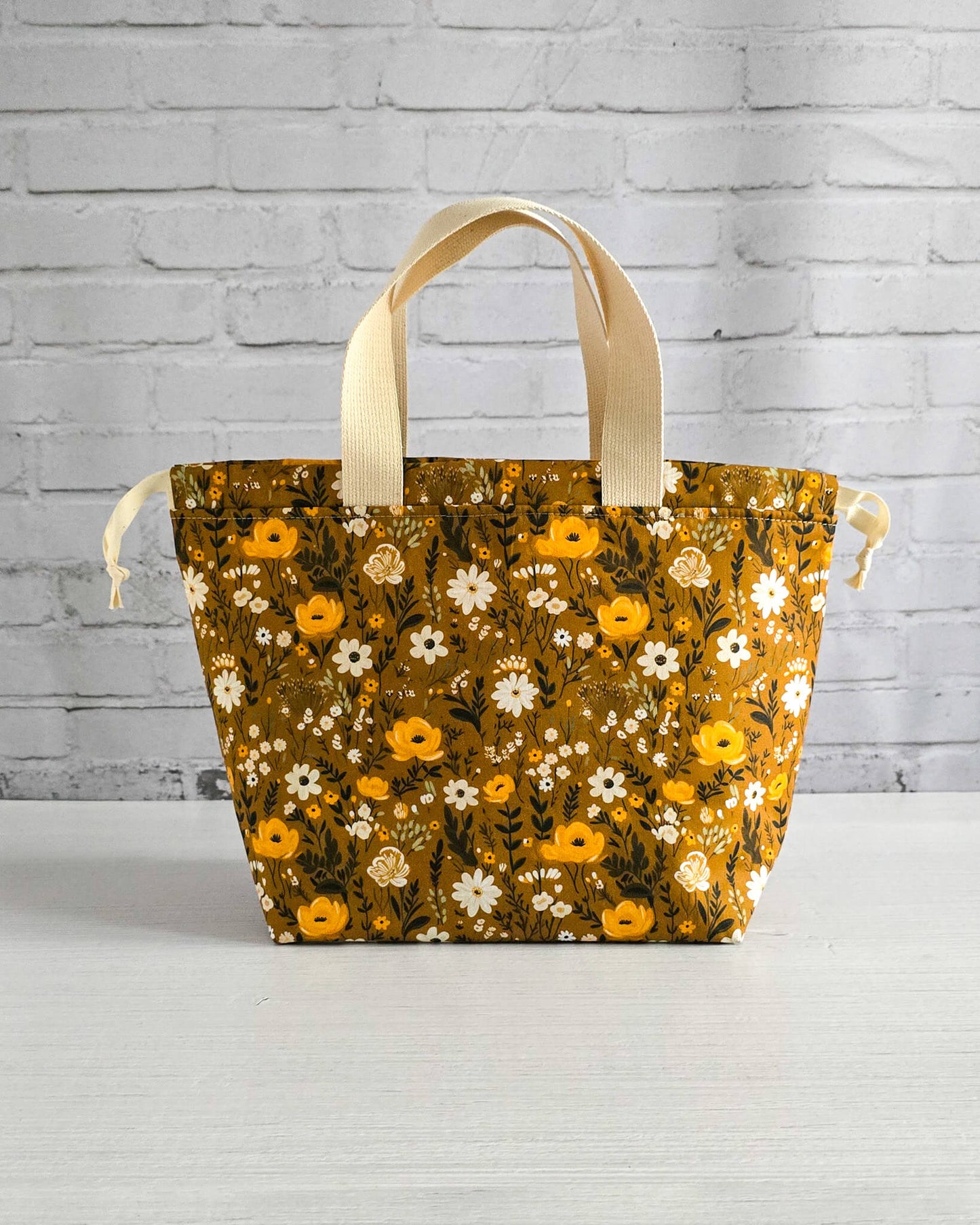 Projekttasche Alva M Golden Meadow handgenäht in Bayern von Nadelmikado