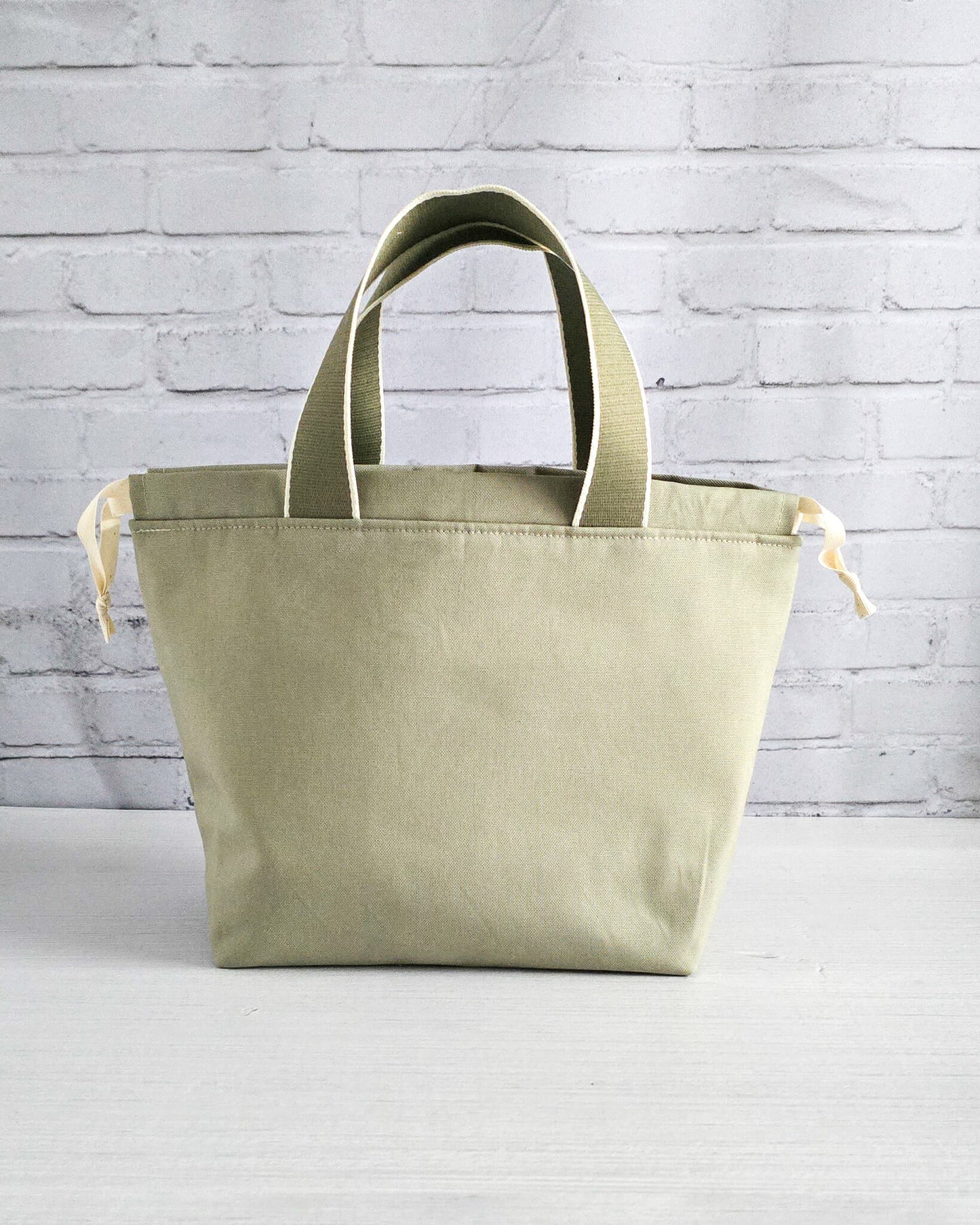 Projekttasche Alva M mit Mandala Stickerei, handgenäht in Bayern von Nadelmikado