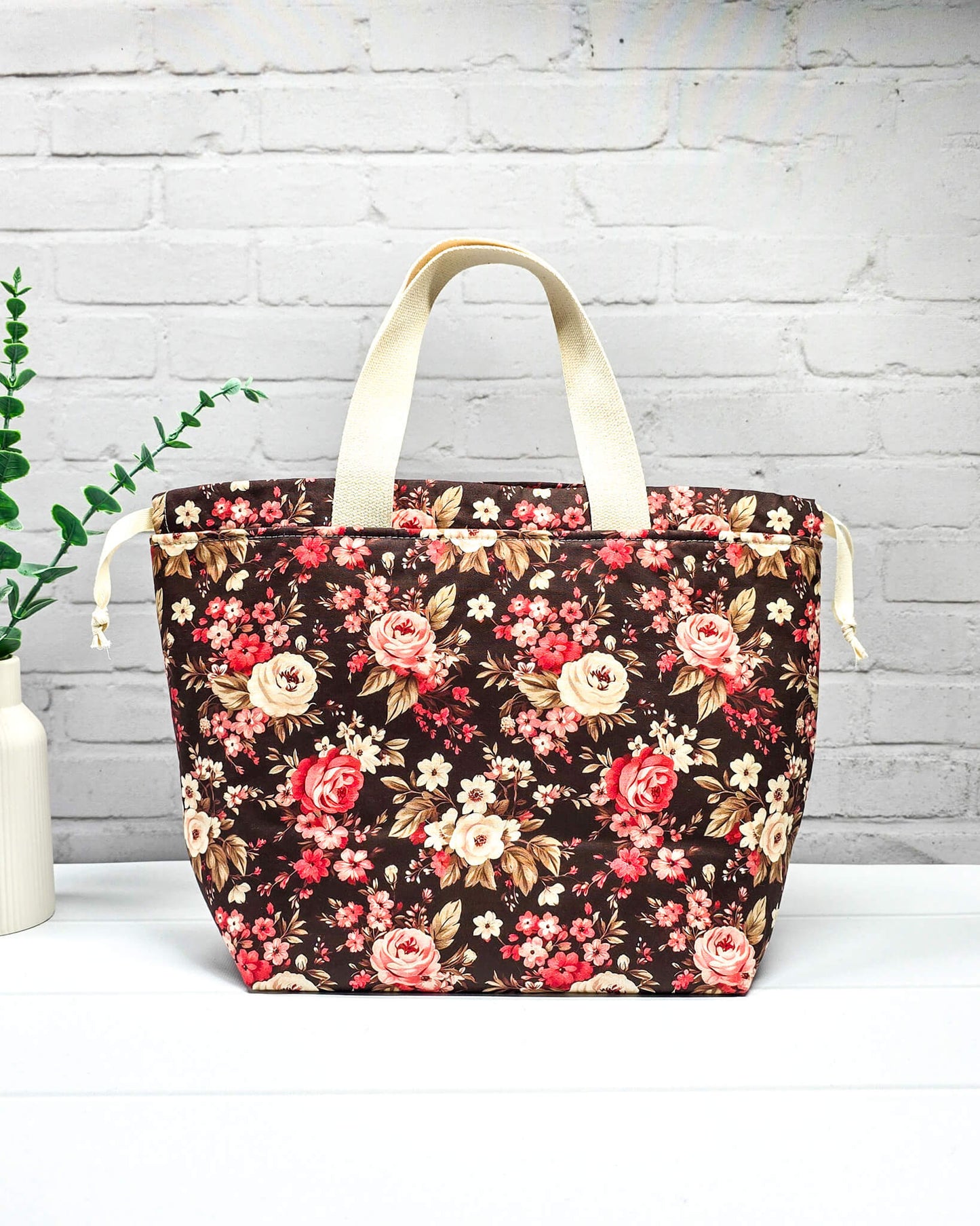 Projekttasche Alva M Midnight Roses handgenäht in Bayern von Nadelmikado