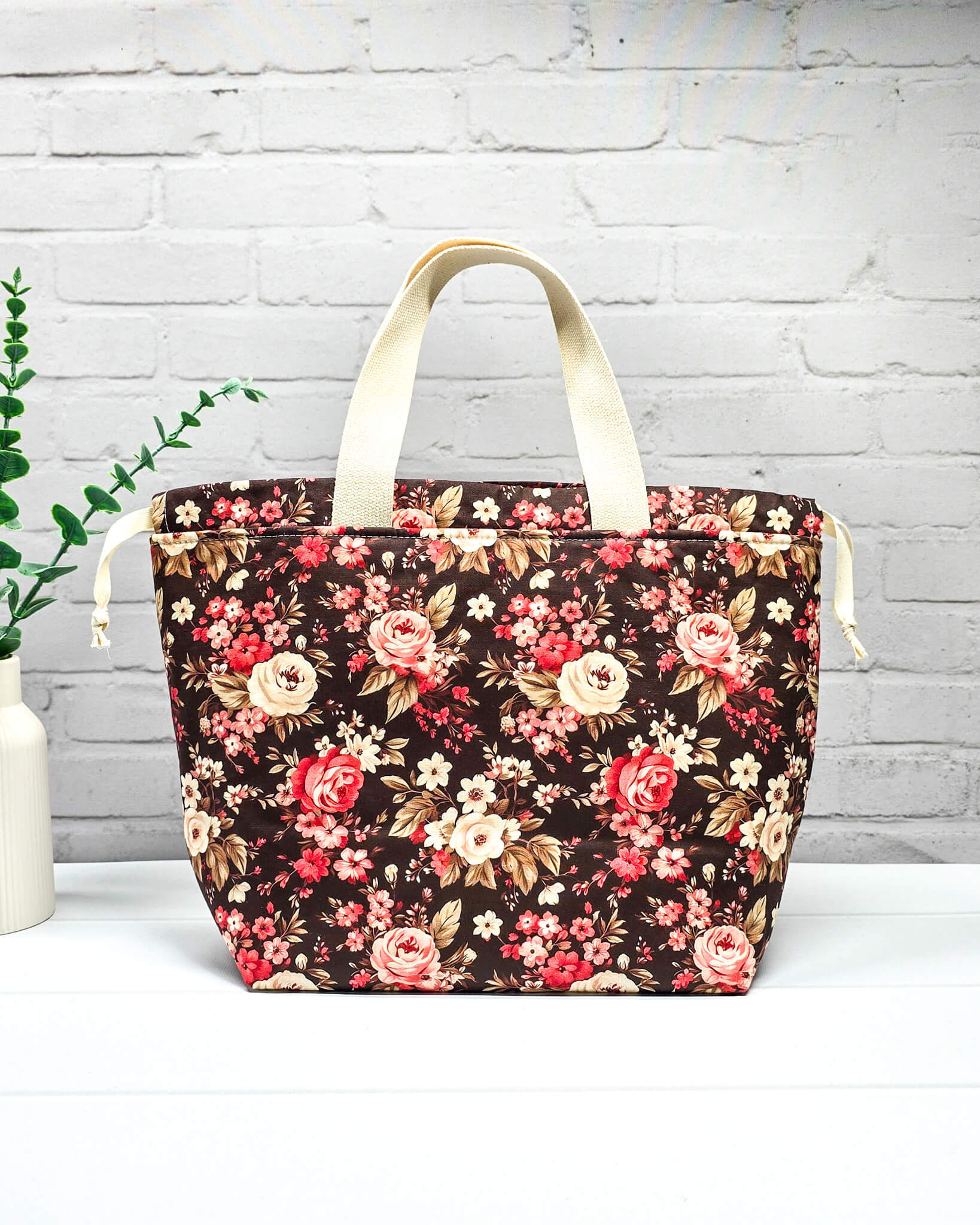Projekttasche Alva M Midnight Roses handgenäht in Bayern von Nadelmikado