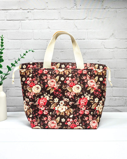 Projekttasche Alva M Midnight Roses handgenäht in Bayern von Nadelmikado