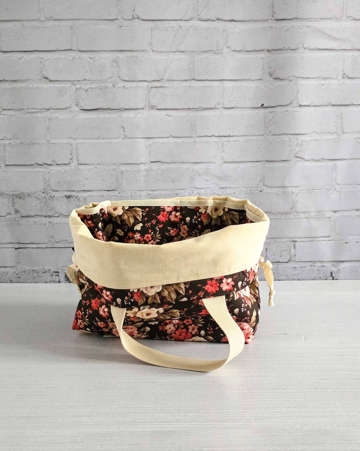 Projekttasche Alva M Midnight Roses handgenäht in Bayern von Nadelmikado