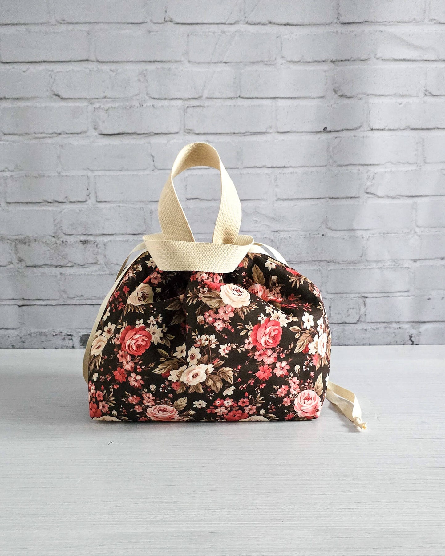 Projekttasche Alva M Midnight Roses handgenäht in Bayern von Nadelmikado