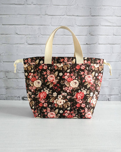 Projekttasche Alva M Midnight Roses handgenäht in Bayern von Nadelmikado