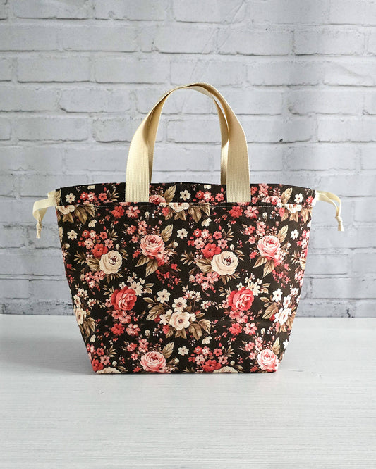 Projekttasche Alva M Midnight Roses handgenäht in Bayern von Nadelmikado