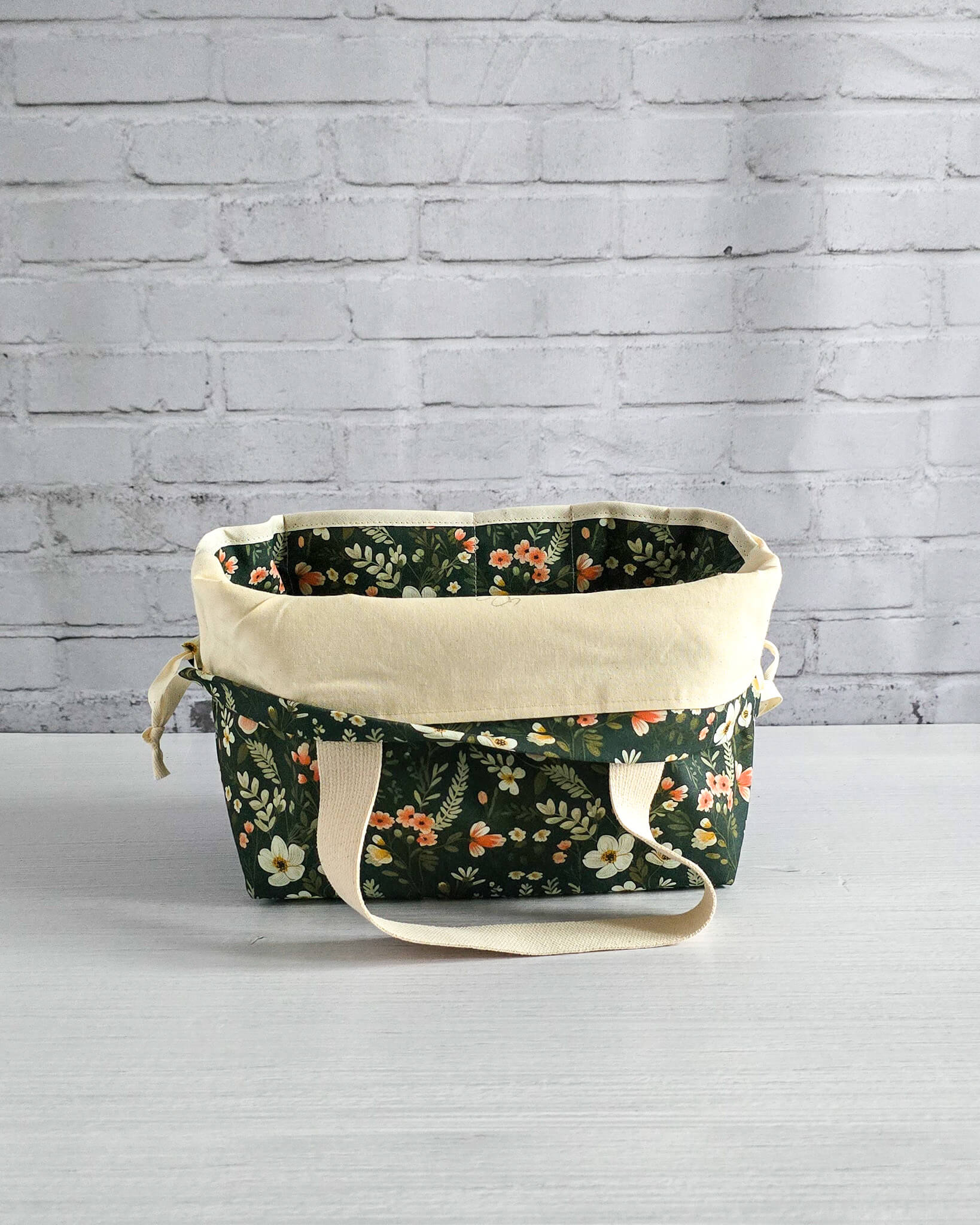 Projekttasche Alva M Mossy Blooms handgenäht in Bayern von Nadelmikado