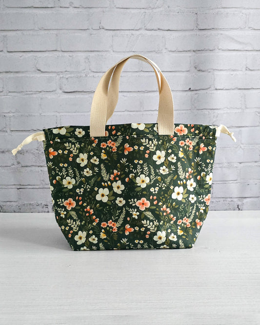 Projekttasche Alva M Mossy Blooms handgenäht in Bayern von Nadelmikado