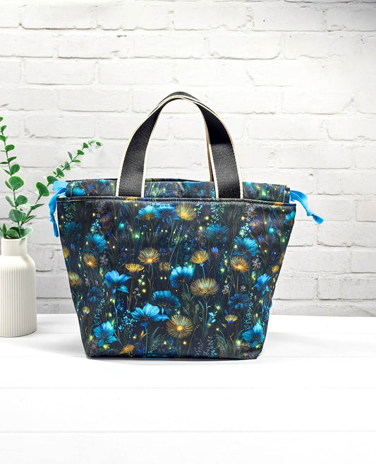 Projekttasche Alva M dunkel floral handgenäht Bayern von Nadelmikado