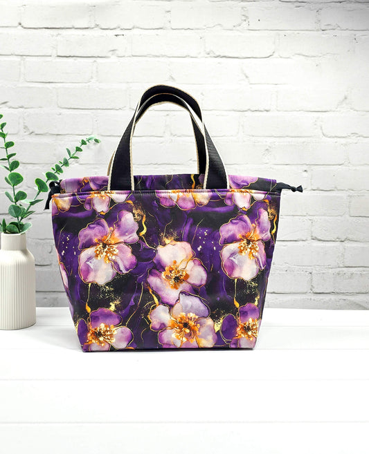 Projekttasche Alva M violett floral gold handgenäht Bayern von Nadelmikado