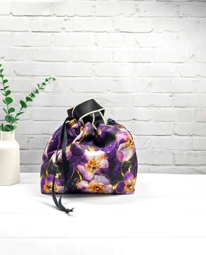 Projekttasche Alva M violett floral gold handgenäht Bayern von Nadelmikado