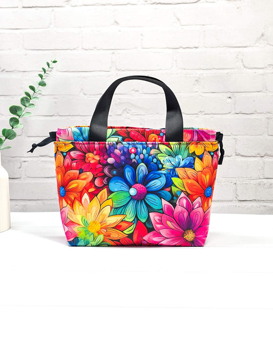 Projekttasche Alva S mit buntem Blumenmotiv, handgenäht in Bayern von Nadelmikado