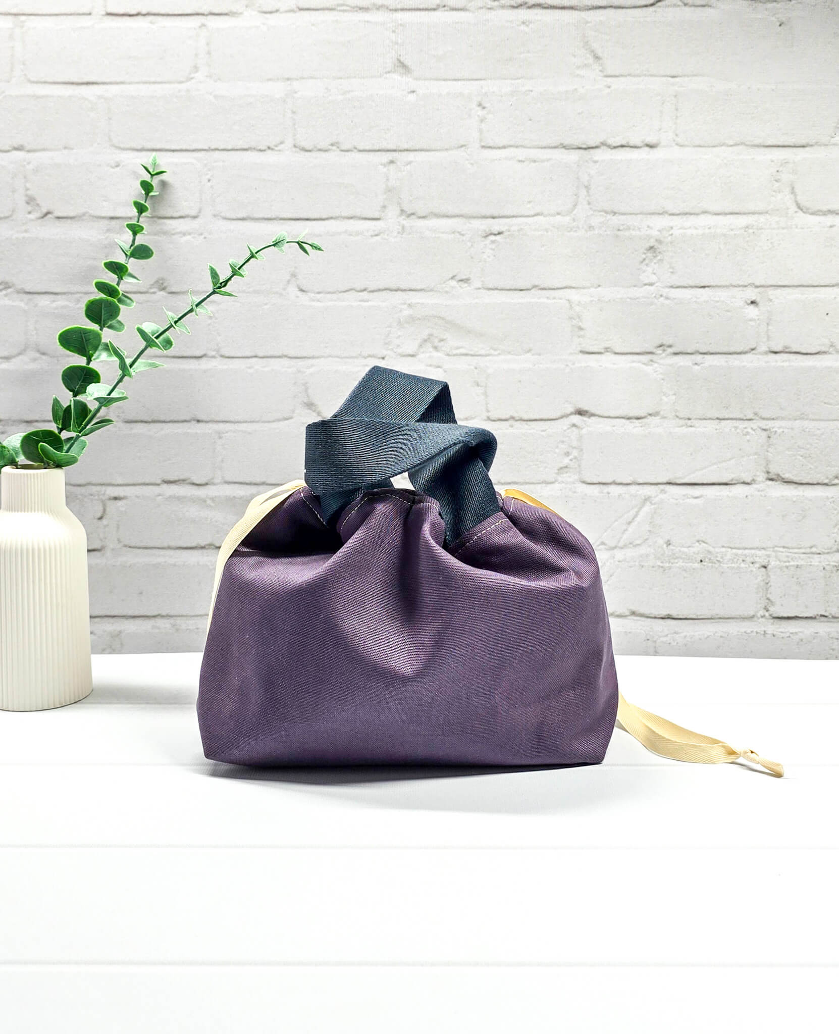 Alva Bag S aus Canvas grau – Projekttasche handgenäht in Bayern von Nadelmikado