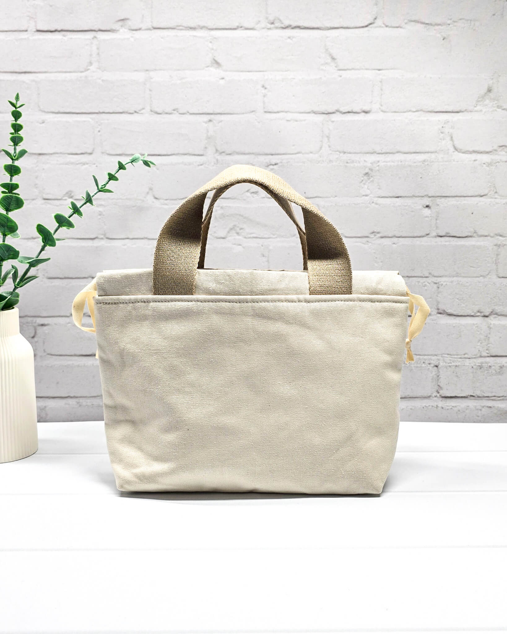 Projekttasche Alva S aus hellem Canvas - handgenäht in Bayern von Nadelmikado