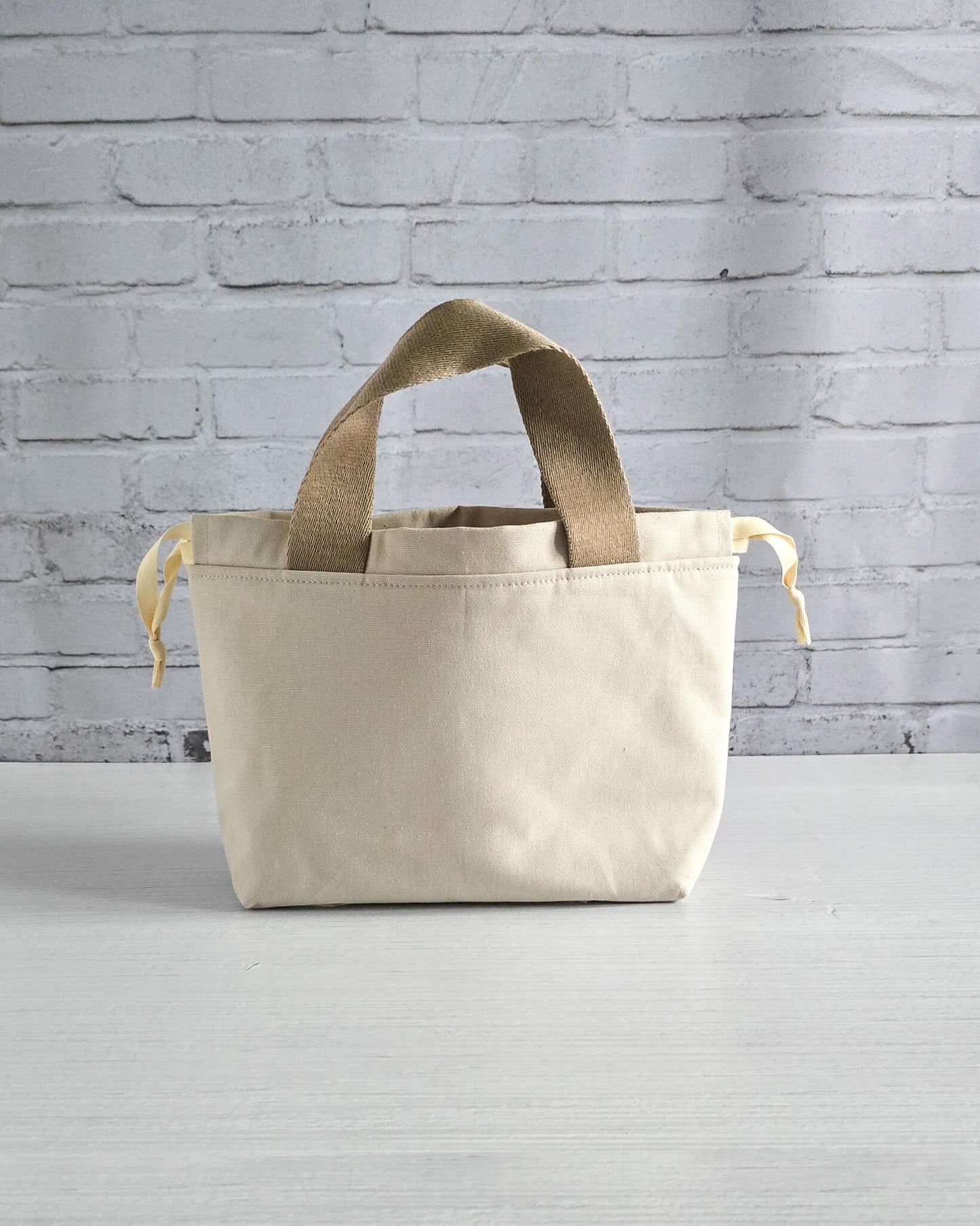 Projekttasche Alva S aus hellem Canvas - handgenäht in Bayern von Nadelmikado