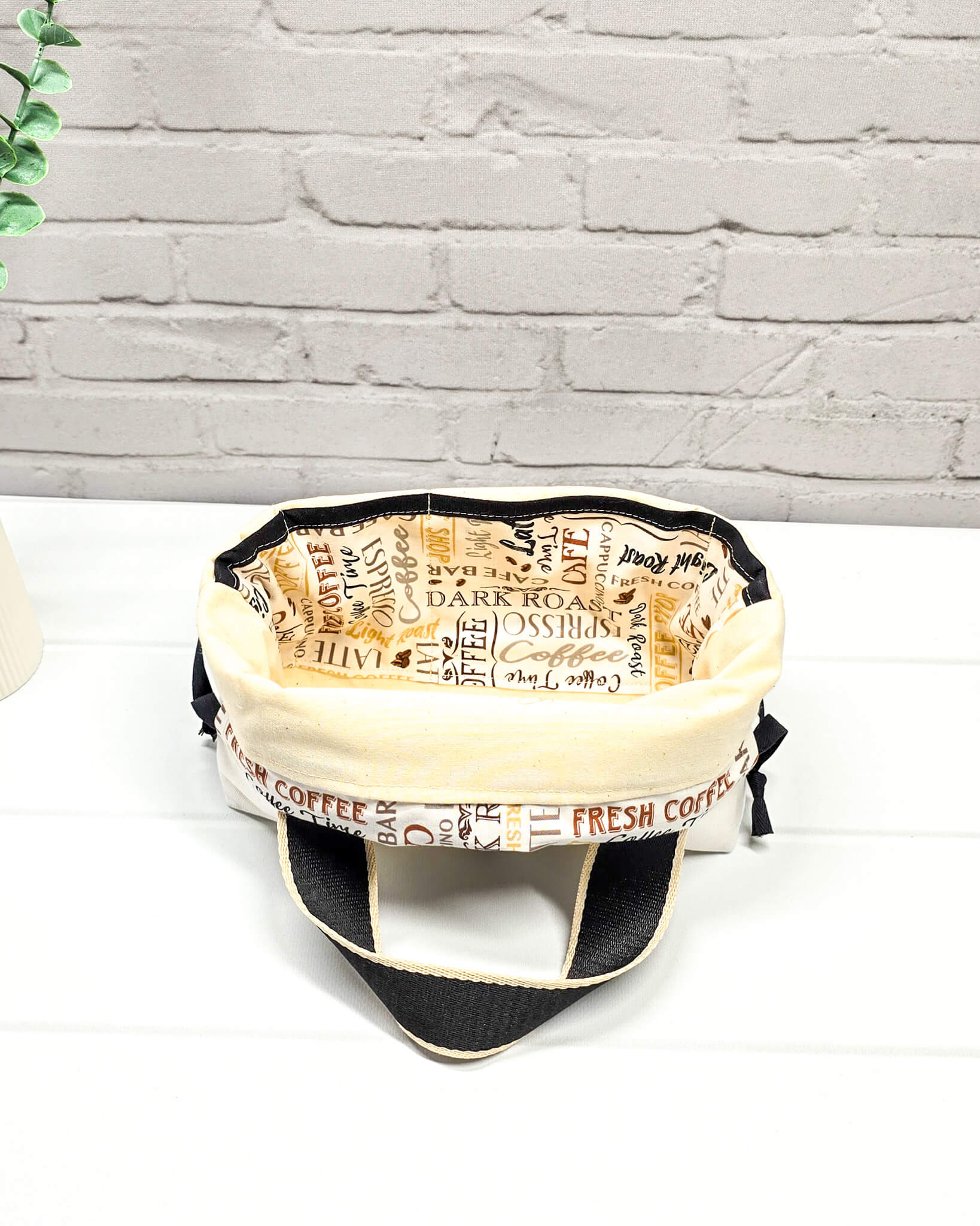 Projekttasche Alva S mit Kaffeetassenmotiv, handgenäht in Bayern von Nadelmikado