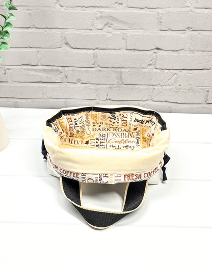 Projekttasche Alva S mit Kaffeetassenmotiv, handgenäht in Bayern von Nadelmikado