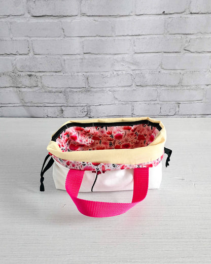 Projekttasche Alva S mit gestickter Pusteblume und Herzen, handgenäht in Bayern von Nadelmikado