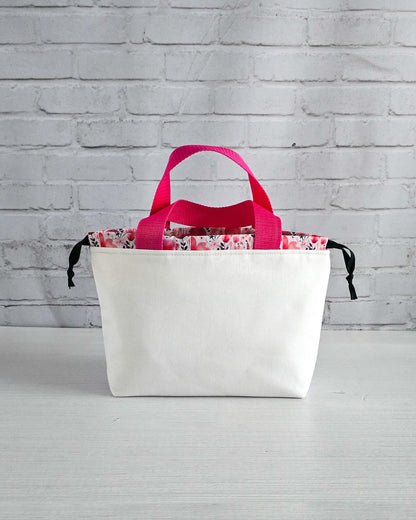 Projekttasche Alva S mit gestickter Pusteblume und Herzen, handgenäht in Bayern von Nadelmikado