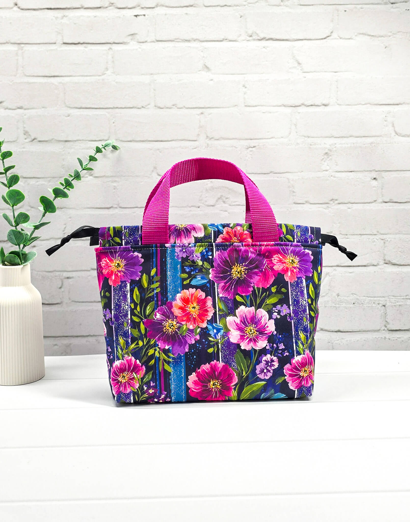 Projekttasche Alva S bunt floral kräftige Farben handgenäht Bayern von Nadelmikado
