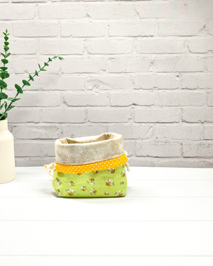 kleine Stricktasche mit Bienenmotiv von Nadelmikado - handgenäht in Bayern