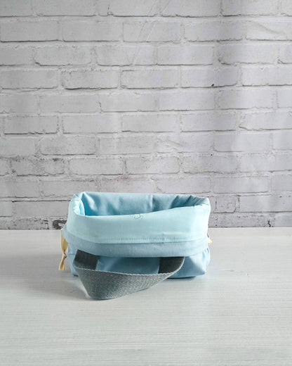 Projekttasche aus Canvas in hellem Blau – handgenäht in Bayern von Nadelmikado