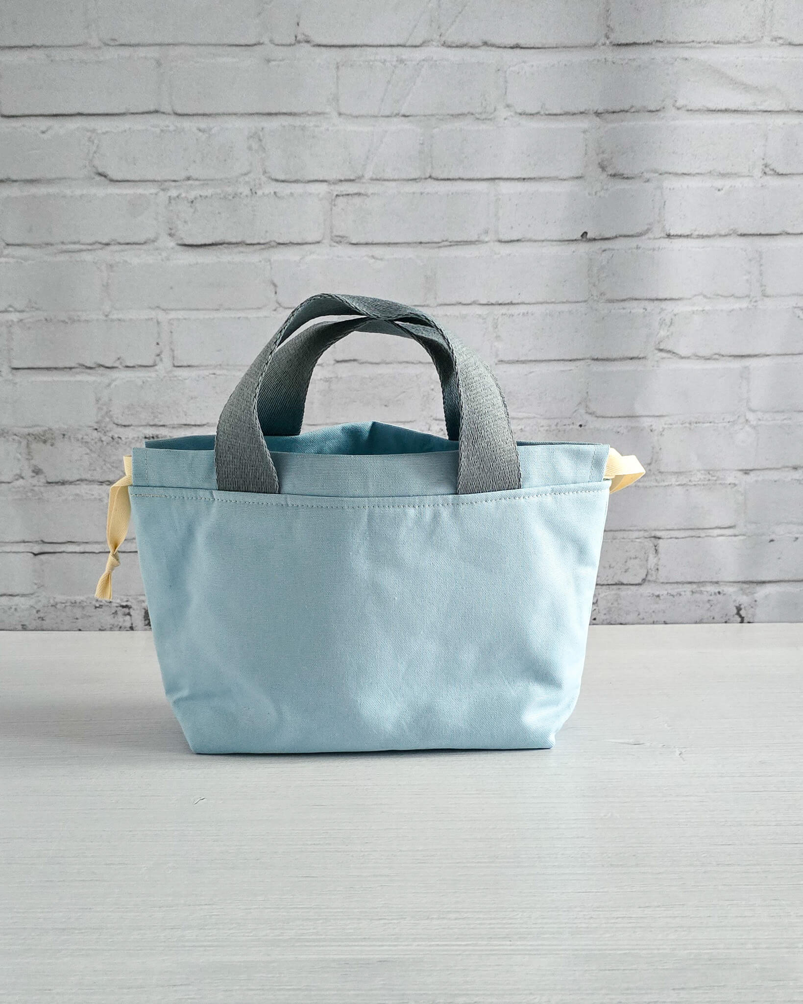 Projekttasche aus Canvas in hellem Blau – handgenäht in Bayern von Nadelmikado