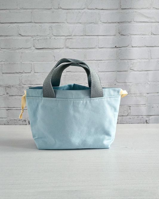 Projekttasche aus Canvas in hellem Blau – handgenäht in Bayern von Nadelmikado