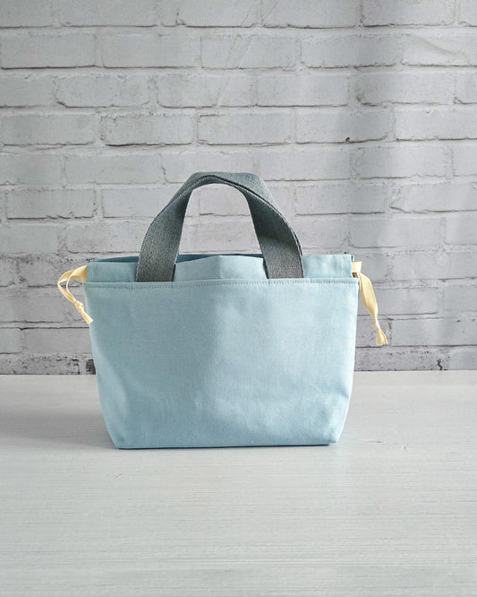 Projekttasche aus Canvas in hellem Blau – handgenäht in Bayern von Nadelmikado