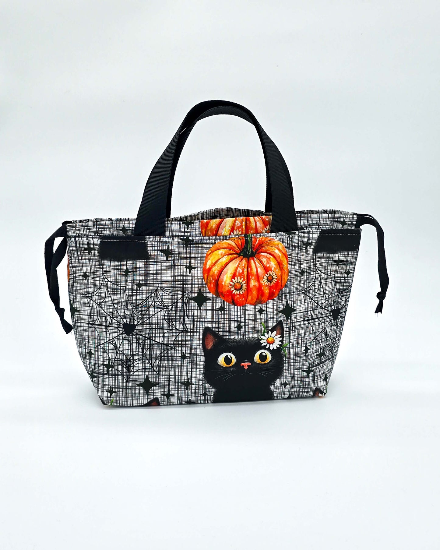 Projekttasche Alva Bag Curious Cat – handgenäht in Bayern von Nadelmikado für Strick- und Häkelprojekte