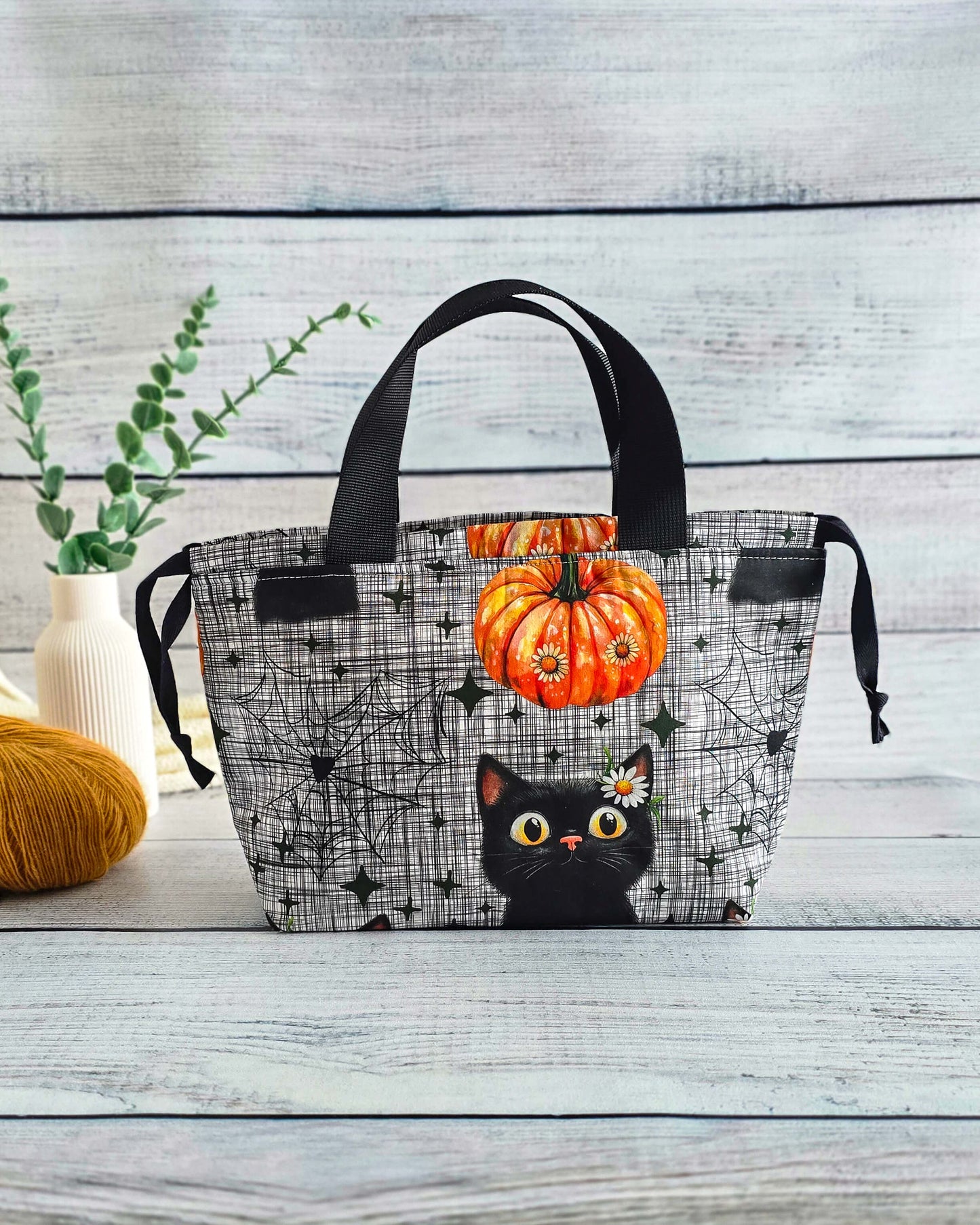 Projekttasche Alva Bag Curious Cat – handgenäht in Bayern von Nadelmikado für Strick- und Häkelprojekte