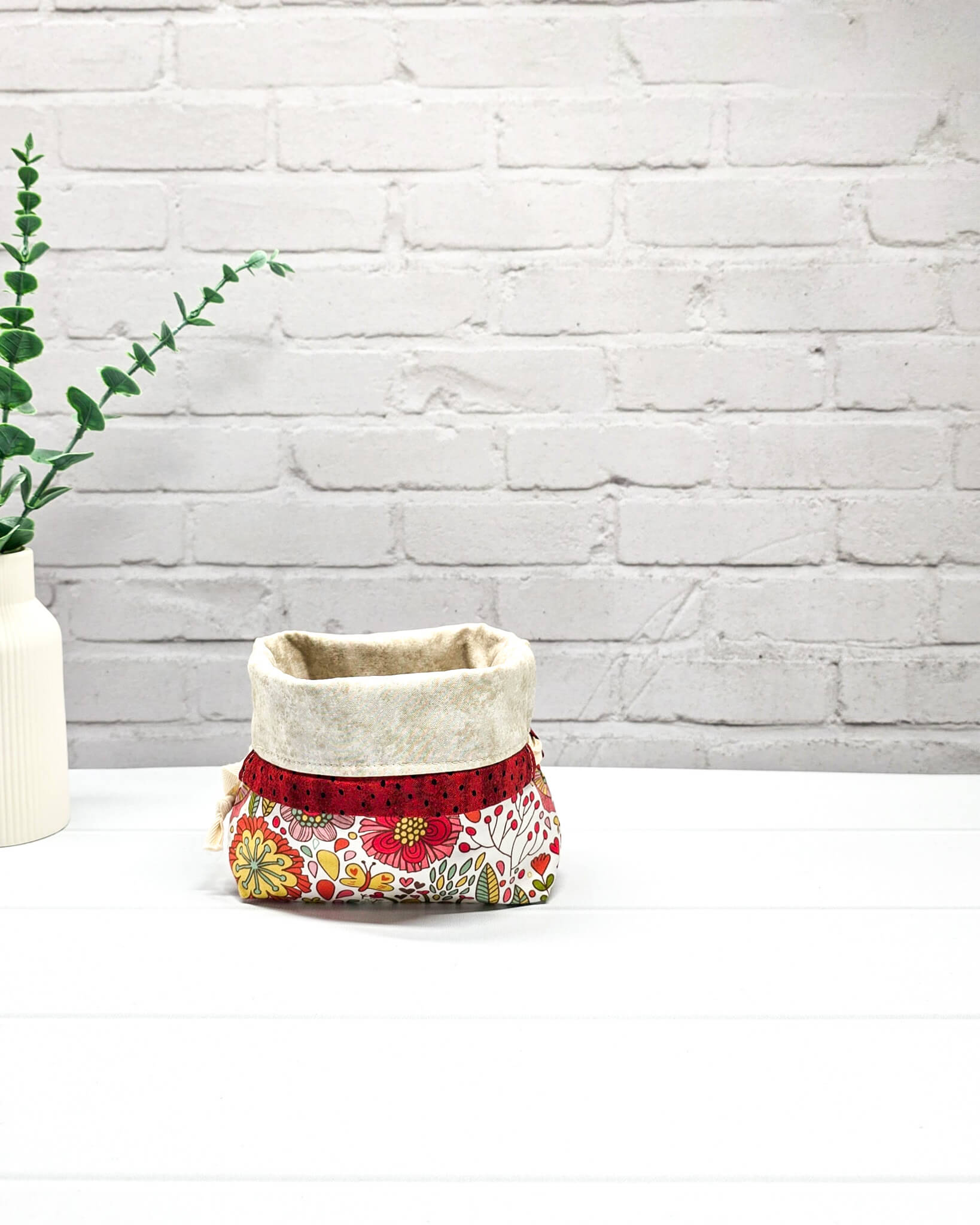 kleine Stricktasche mit Vogel und Blumen von Nadelmikado - handgenäht in Bayern 