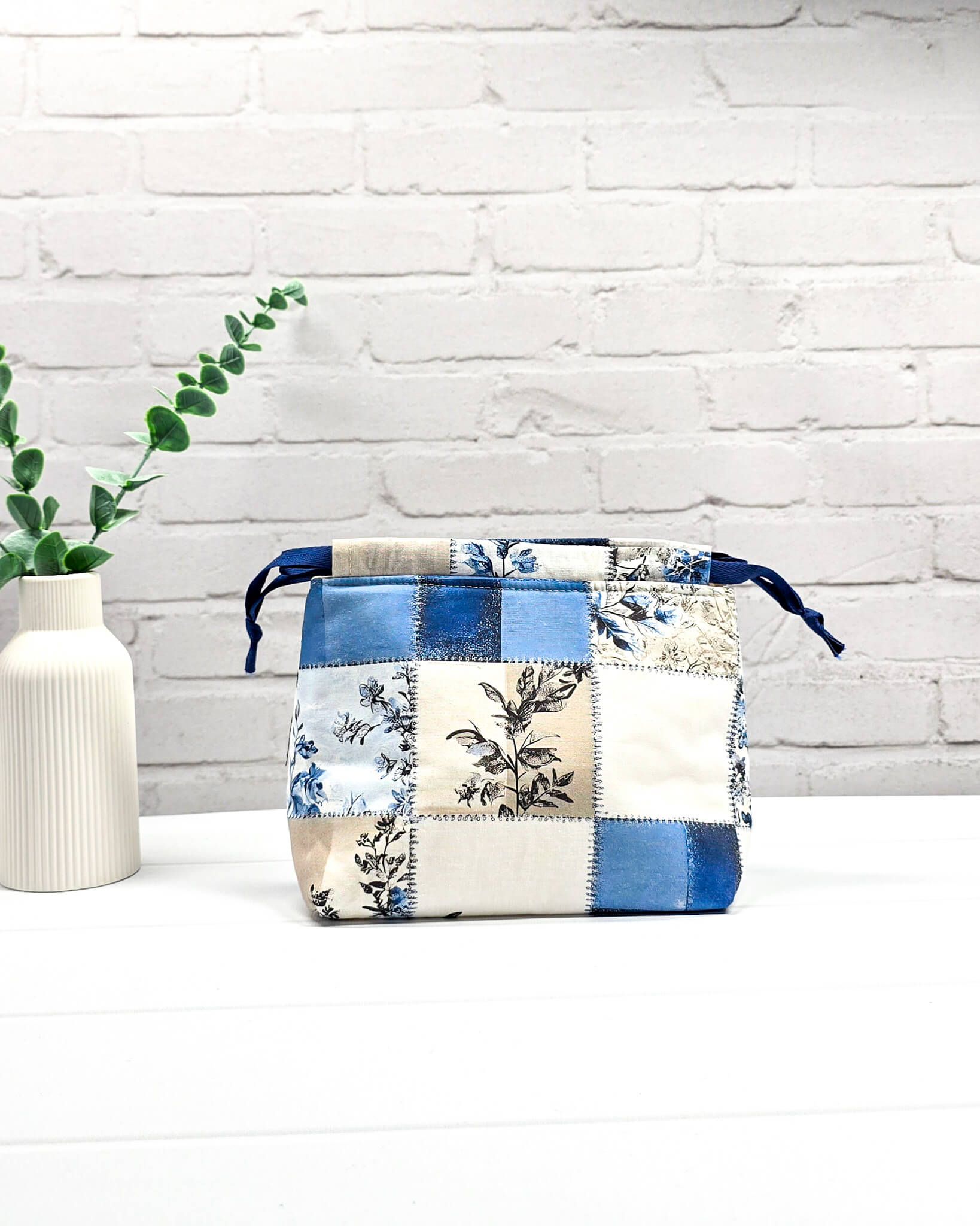 Projekttasche Größe S Lyra Blue Patchwork blau creme - handgenäht in Bayern von Nadelmikado