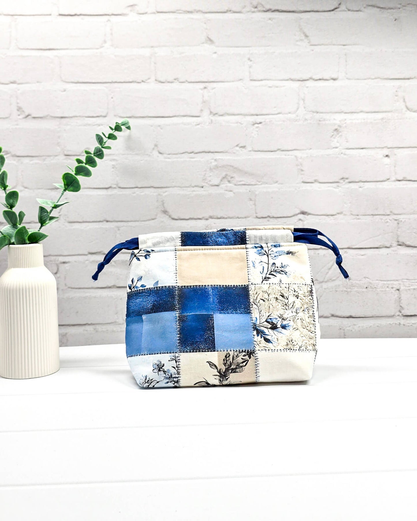 Projekttasche Größe S Lyra Blue Patchwork blau creme - handgenäht in Bayern von Nadelmikado